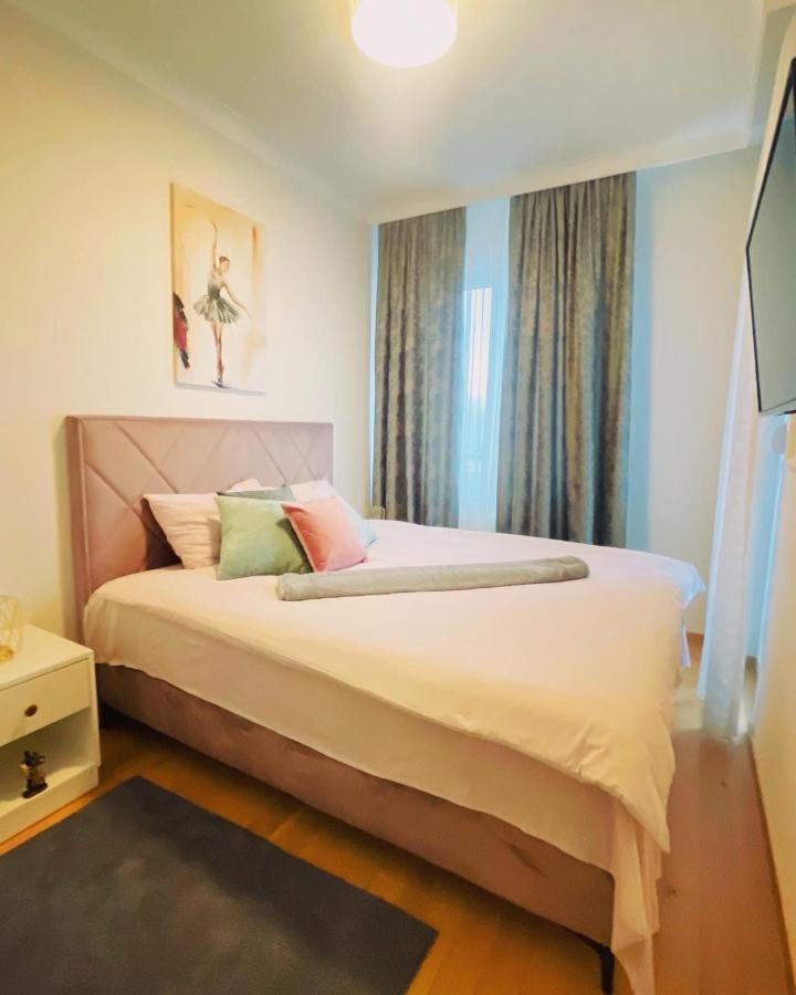 Apartamento Stan Na Dan "Apartman Purple" Banja Luka Exterior foto