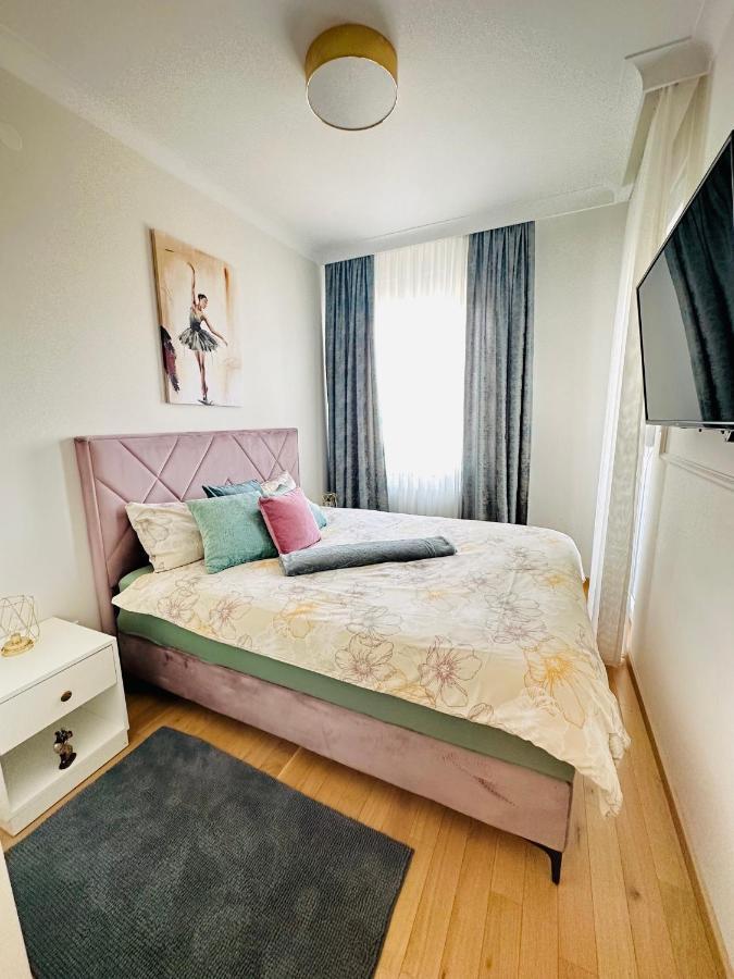 Apartamento Stan Na Dan "Apartman Purple" Banja Luka Exterior foto